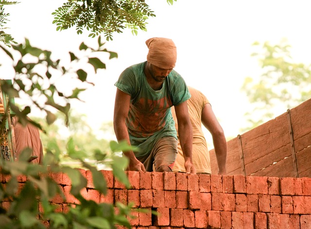 labour unloading bricks at site